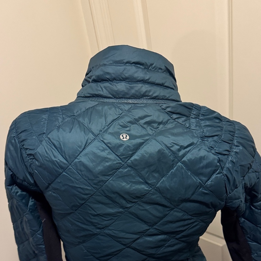 lululemon athletica Teal Quilted Puffer Reversible Run Jacket. - Picture 7 of 13
